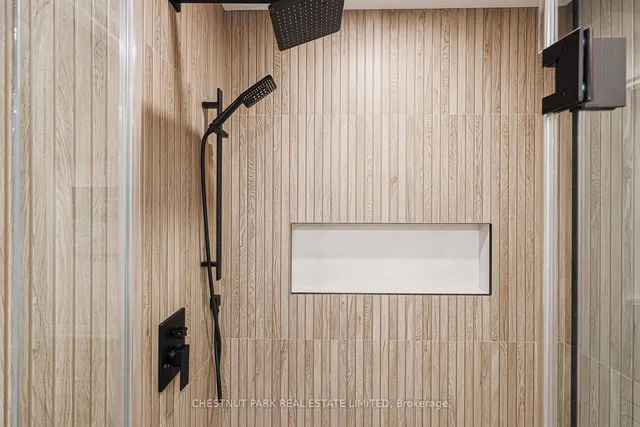 Additional image 33 of 186 Macpherson Ave