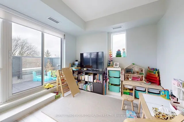 Additional image 3 of 1630 Queen St Unit 502