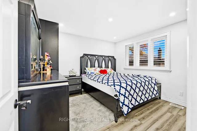 Additional image 10 of 150 Lord Roberts Dr