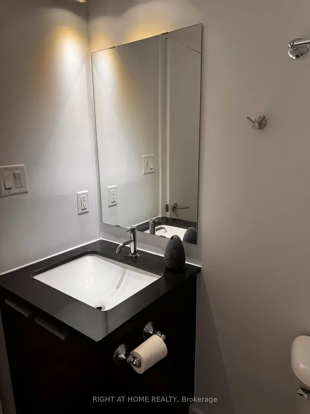 Additional image 19 of 625 Queen St Unit 408