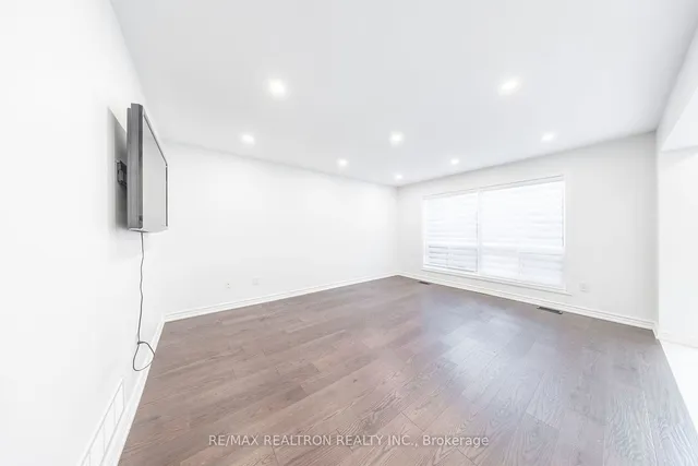 Additional image 10 of 81 Trumpeter St