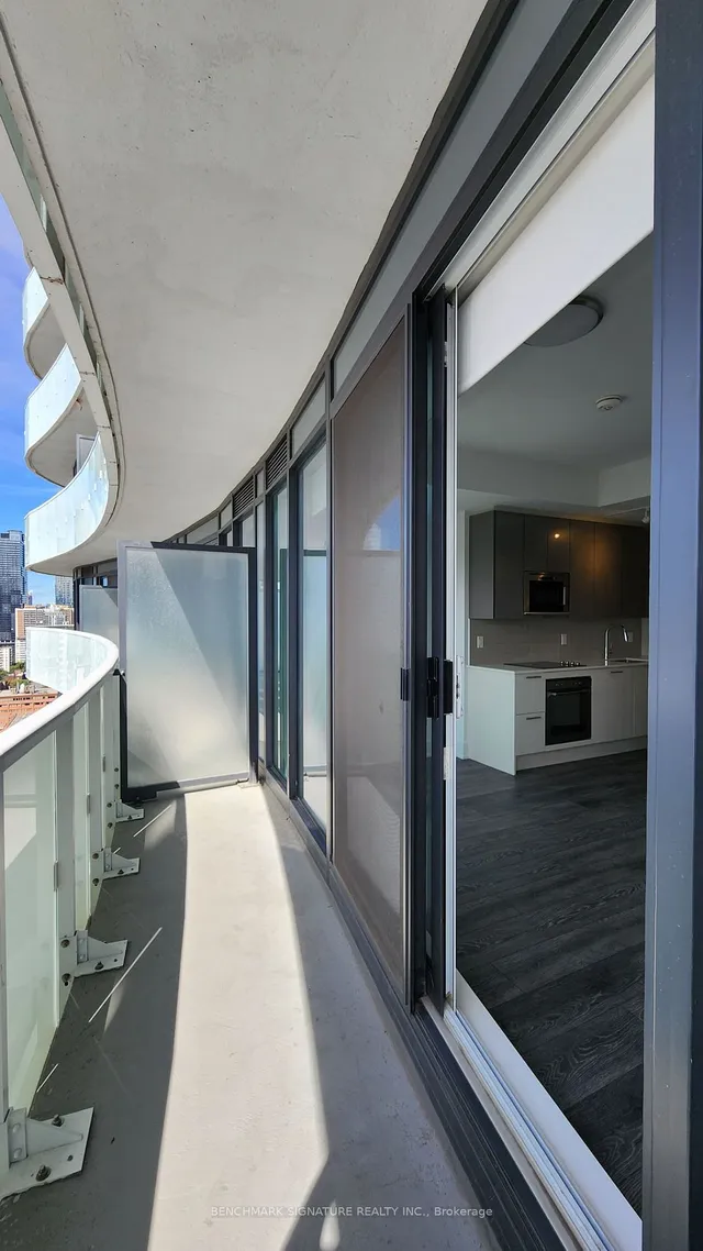 Additional image 21 of 403 Church St Unit 2503