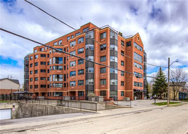 Additional image 44 of 20 Ellen St Unit 703