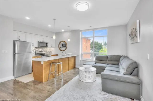 Additional image 16 of 399 Queen St S Unit 211