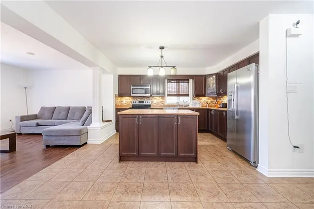 Additional image 10 of 542 Isaiah Cres