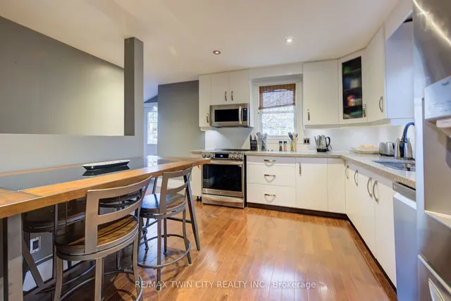 Additional image 16 of 118 College St