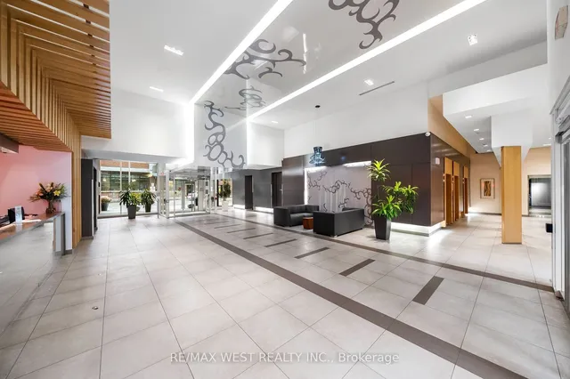 5 Hanna Ave Unit 429