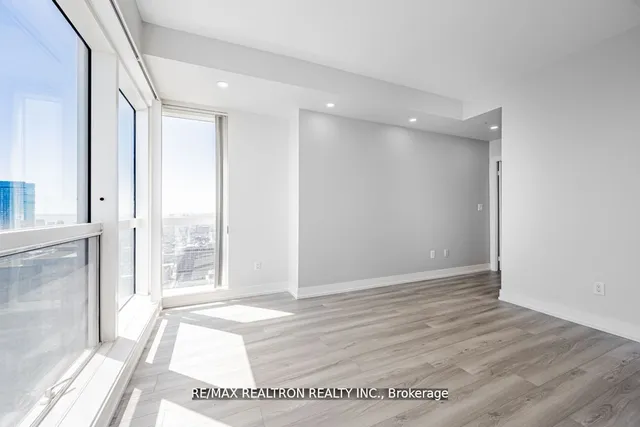 Additional image 15 of 386 Yonge St Unit 4909