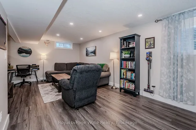 Additional image 23 of 48 Summerhill Cres