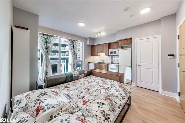 Additional image 4 of 58 Marine Parade Dr Unit 221