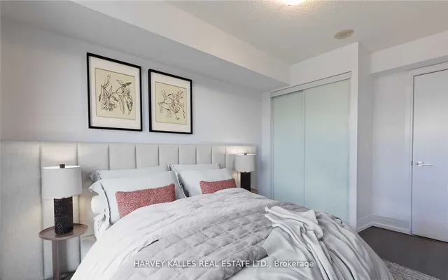 Additional image 8 of 255 VILLAGE GREEN Sq Unit 1208