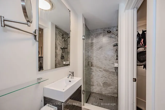Additional image 19 of 76 Thirty Fifth St