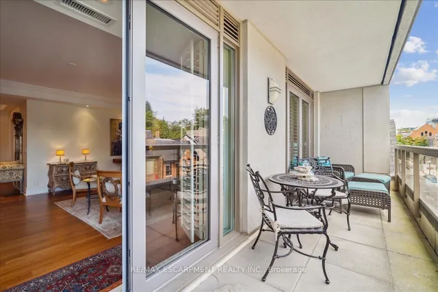 Additional image 19 of 68 Yorkville Ave Unit 304