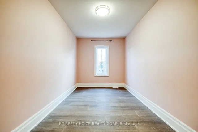 Additional image 24 of 43 Muir Dr