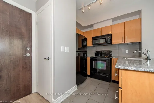 Additional image 2 of 16 Yonge St Unit 2903