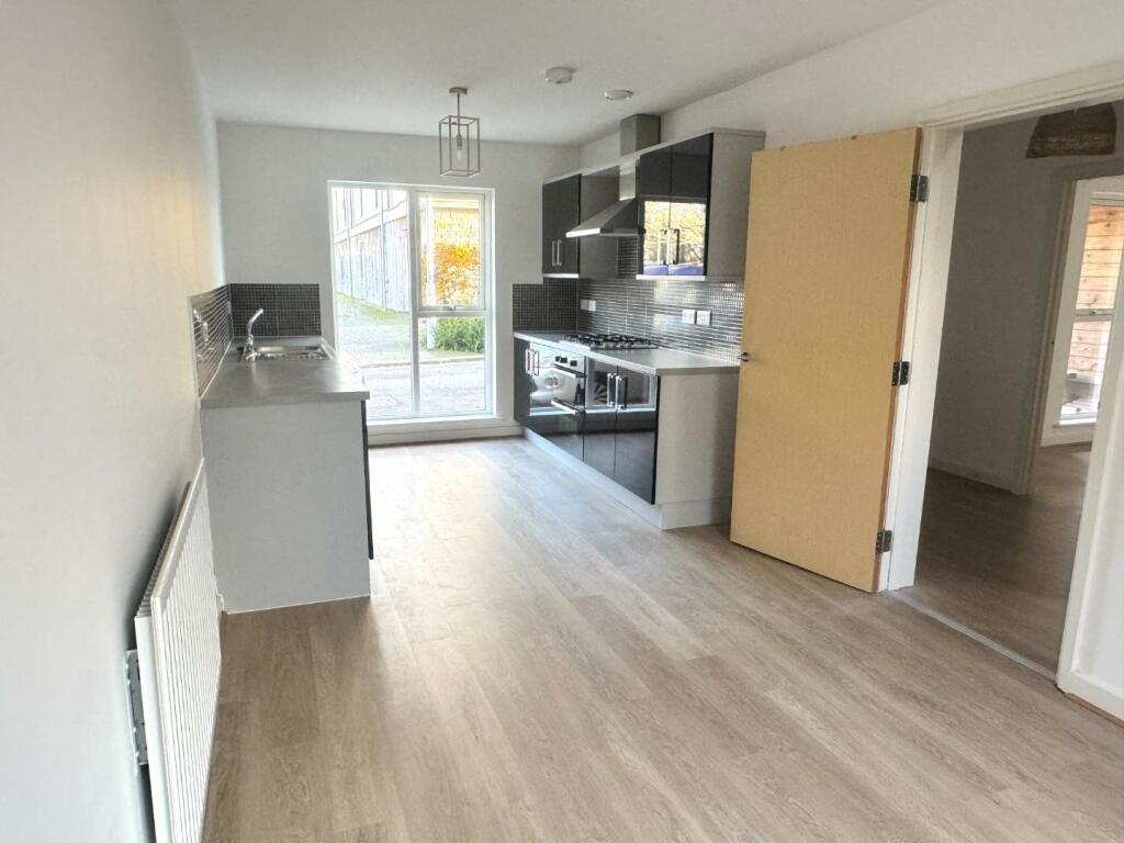 Additional image 4 of Bullmead Parade, Street