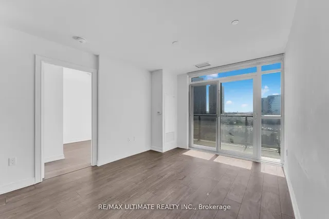 Additional image 7 of 225 Village Green Sq Unit 1006