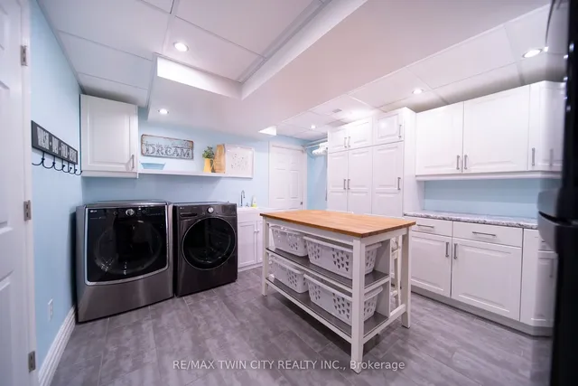 Additional image 35 of 33 Woodview Cres