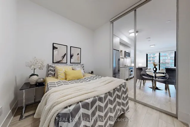 Additional image 26 of 118 Merchants' Wharf Unit 320