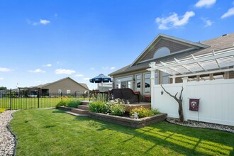 Additional image 5 of 252 Royal Landing Gate