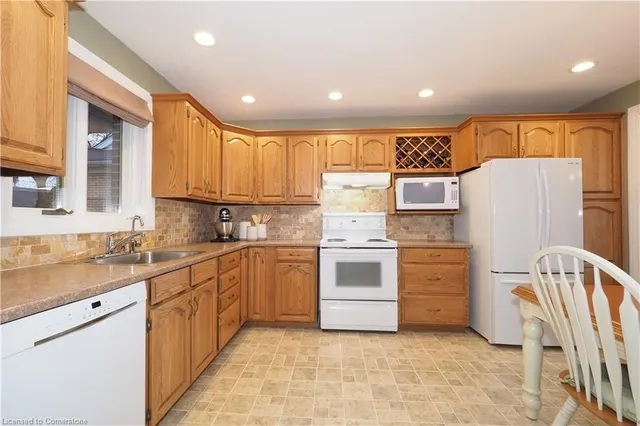 Additional image 22 of 69 Woodward Ave