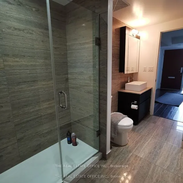 Additional image 32 of 112 Fort York Blvd Unit G09