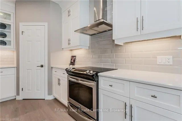 Additional image 17 of 27 SPACHMAN St