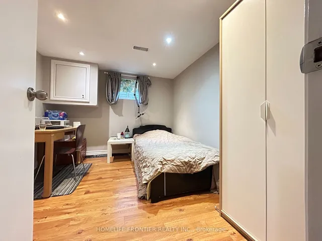 Additional image 37 of 110 Elise Terr