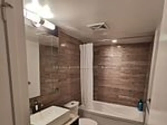 Additional image 17 of 112 Fort York Blvd Unit G09