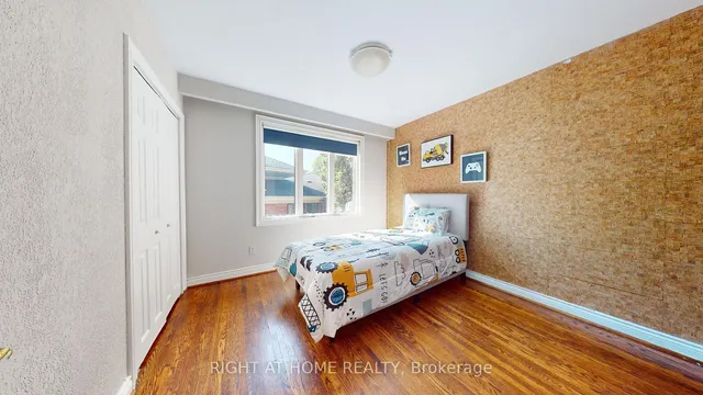 Additional image 17 of 23 Christine Cres