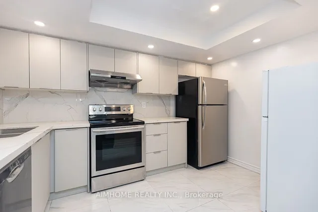 Additional image 9 of 330 Alton Towers Circ Unit 1613