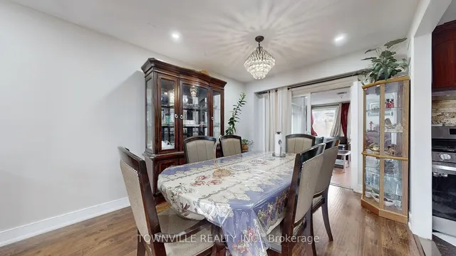 Additional image 7 of 24 Avening Dr