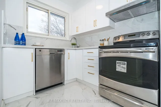 Additional image 12 of 15 Strathavon Dr