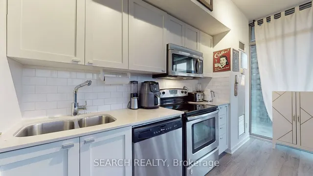 Additional image 11 of 103 The Queensway Ave Unit 913