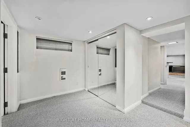Additional image 38 of 186 Royalavon Cres