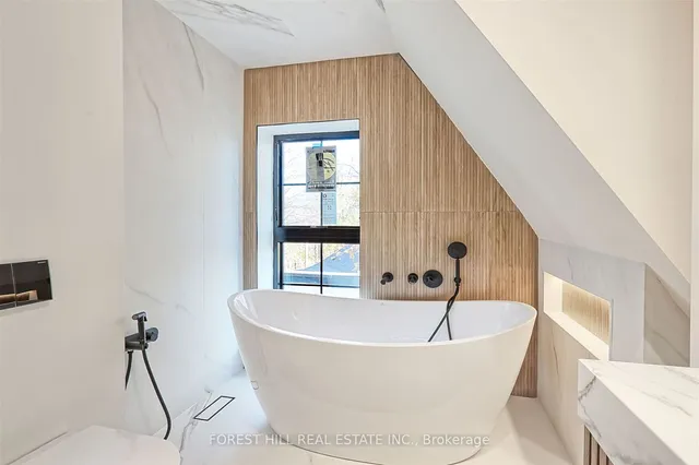 Additional image 19 of 127 Welland Ave