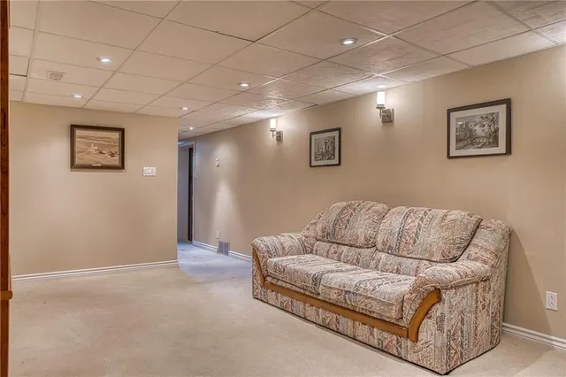 Additional image 20 of 55 CROSBY Dr