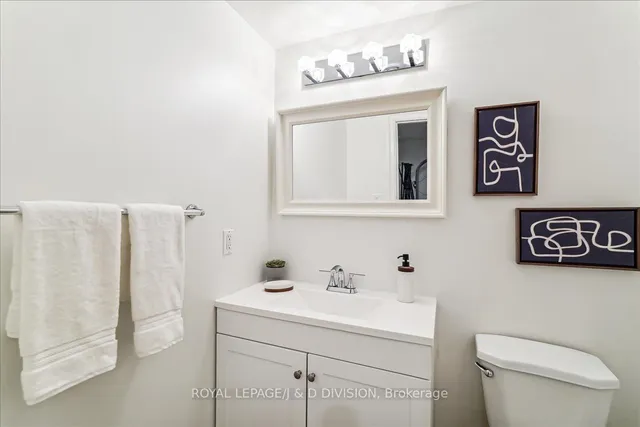 Additional image 35 of 365B Roehampton Ave