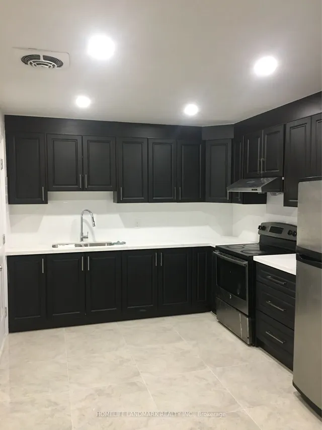 Primary image of 2 Adirondack Gate