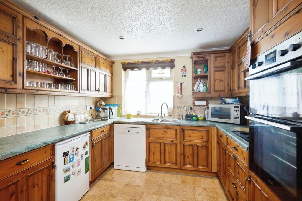 Additional image 3 of Grants Close, WINCANTON