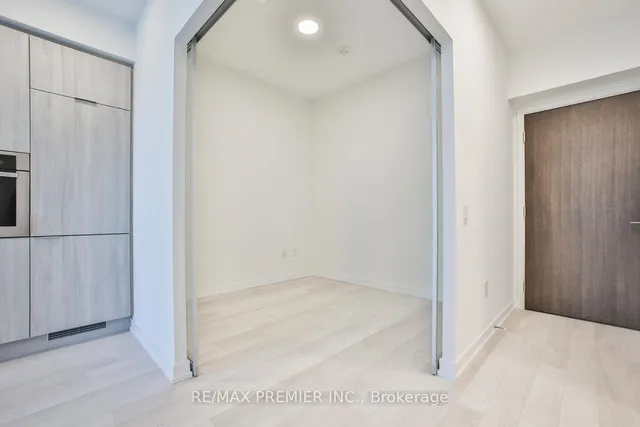 Additional image 10 of 39 Roehampton Ave Unit 3010