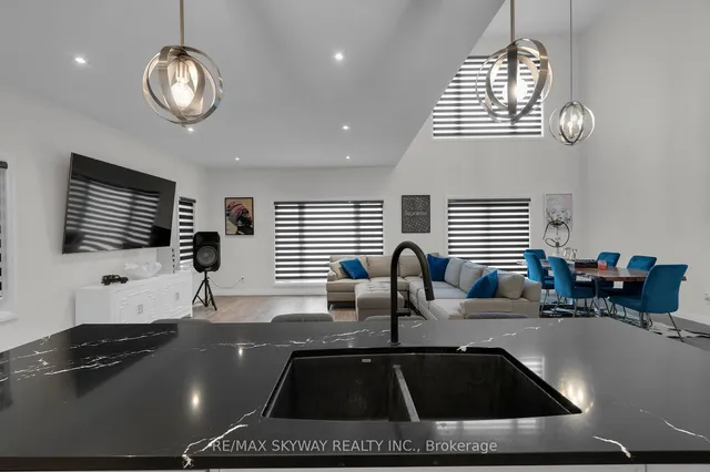 Additional image 13 of 972 Stonecliffe Walk Unit 18