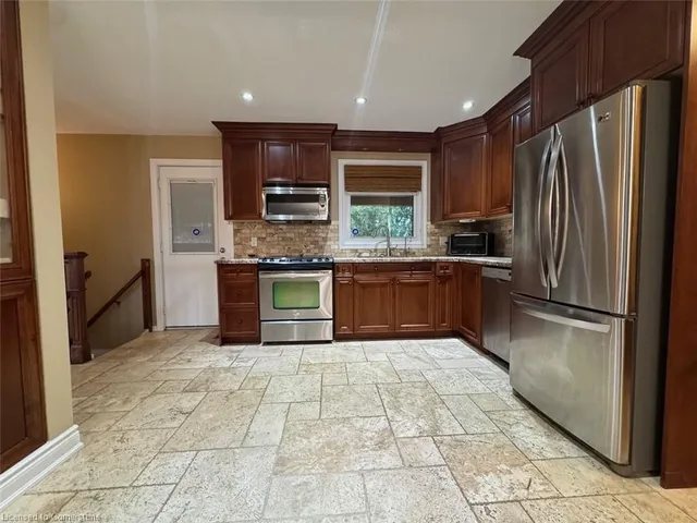 Additional image 7 of 165 Georgian Pl