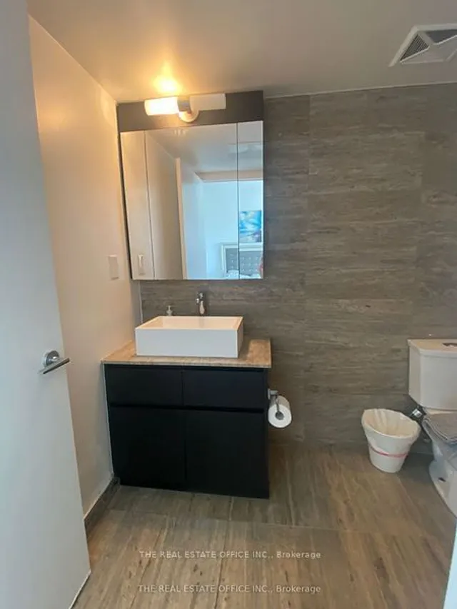 Additional image 16 of 112 Fort York Blvd Unit G09