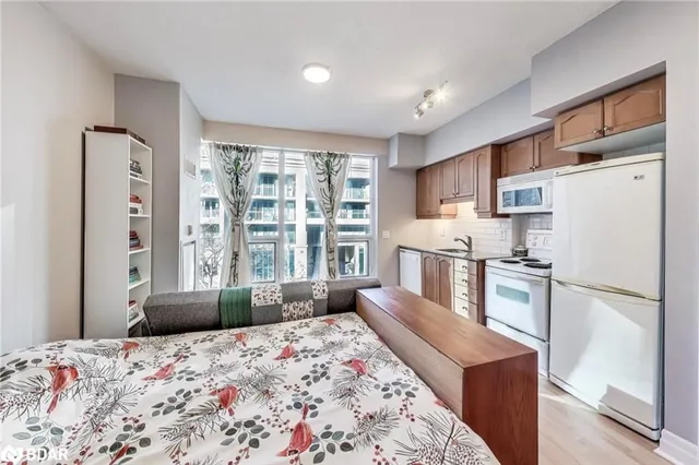 Additional image 3 of 58 Marine Parade Dr Unit 221