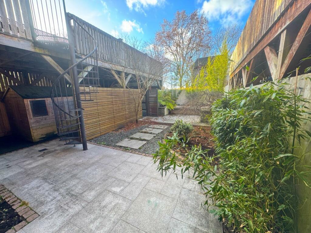 Additional image 3 of Bullmead Parade, Street