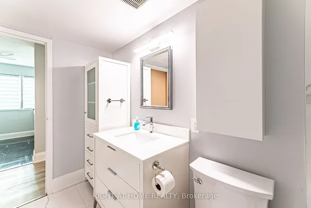 Additional image 32 of 10 Queens Quay Unit 1203