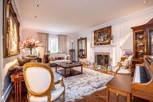 Additional image 5 of 6 Versailles Crt