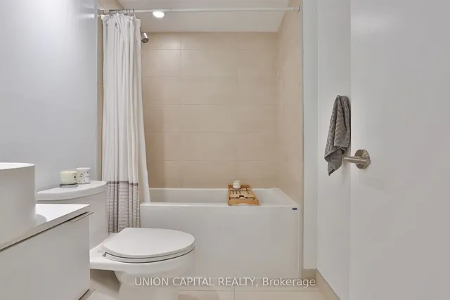 Additional image 18 of 185 Roehampton Ave Unit 406