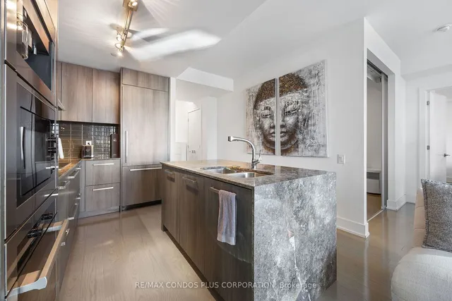 Additional image 9 of 170 Avenue Rd Unit 607